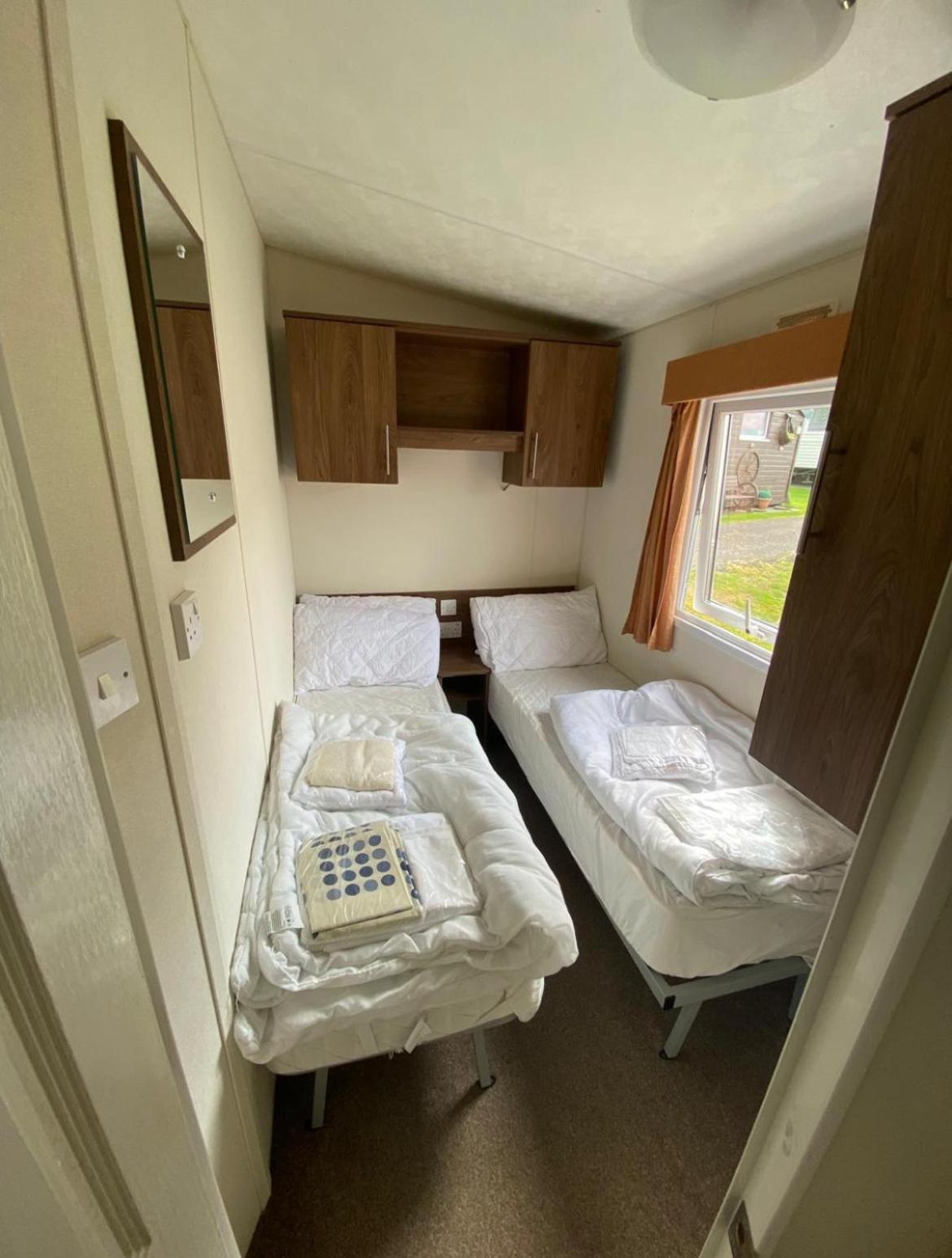 Modern 2017 Model Delta Sienna Static Caravan In Clarach Bay Holiday home