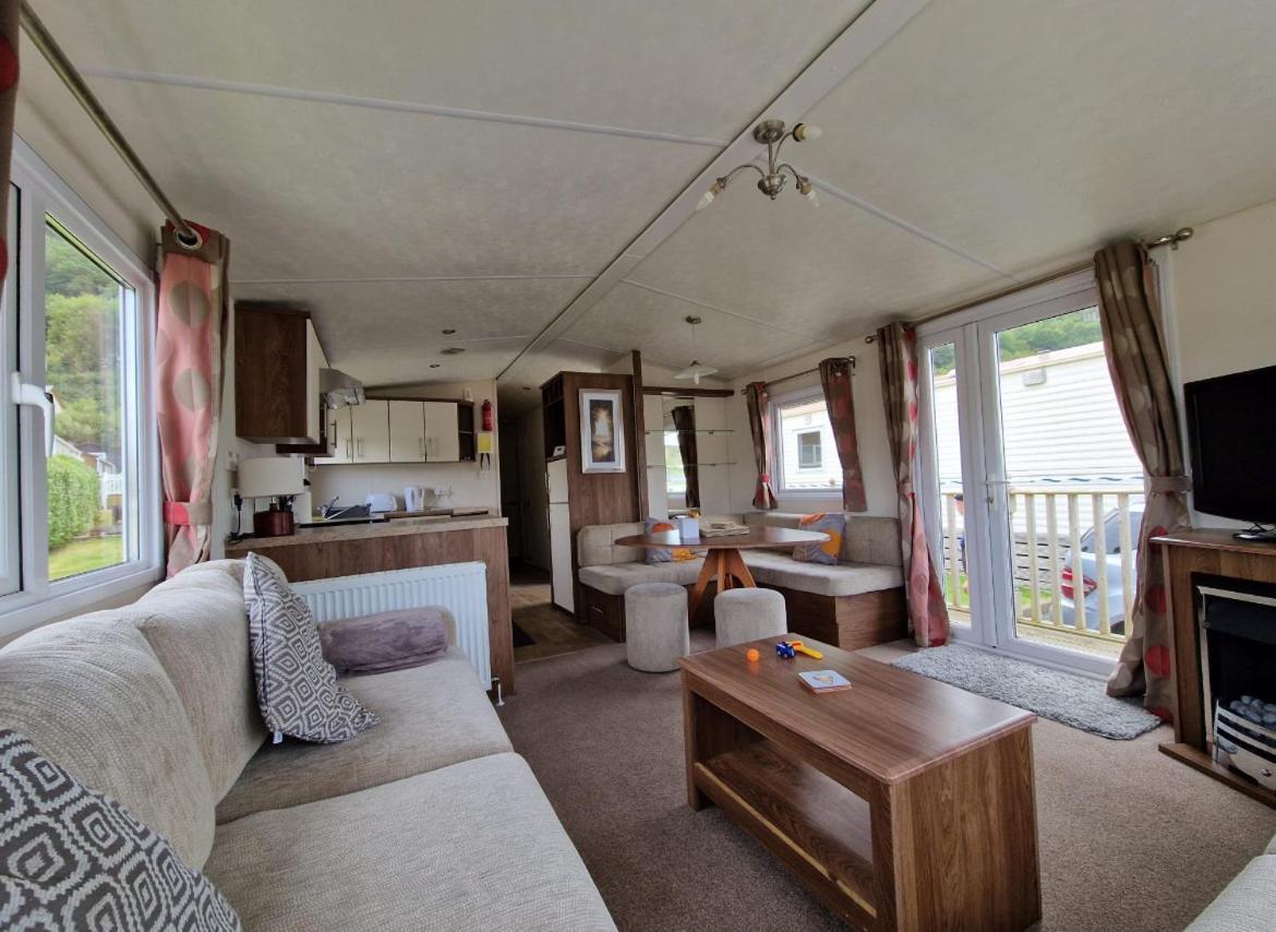 Modern 2017 Model Delta Sienna Static Caravan In Clarach Bay Holiday home